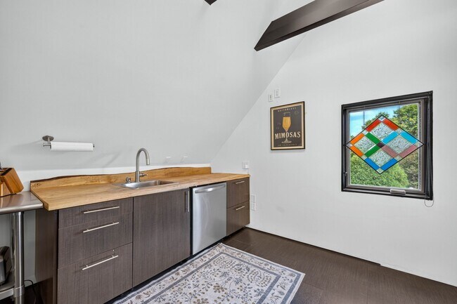 Building Photo - 3625 Woodside Dr