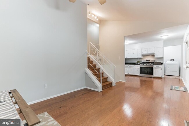 Dining room - 215 Thistle Dr