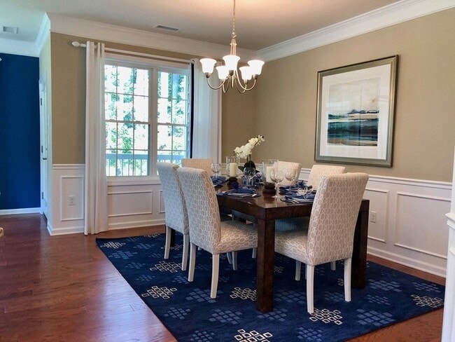 Building Photo - 130 University Ave