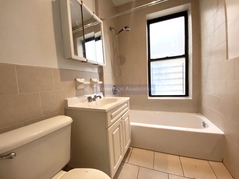 Building Photo - 20 Magaw Pl