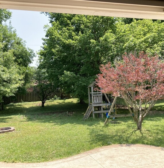 Building Photo - 585 Meadowview Ln