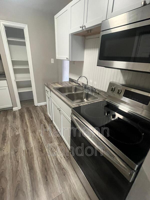 Building Photo - 30 St Celeste Dr