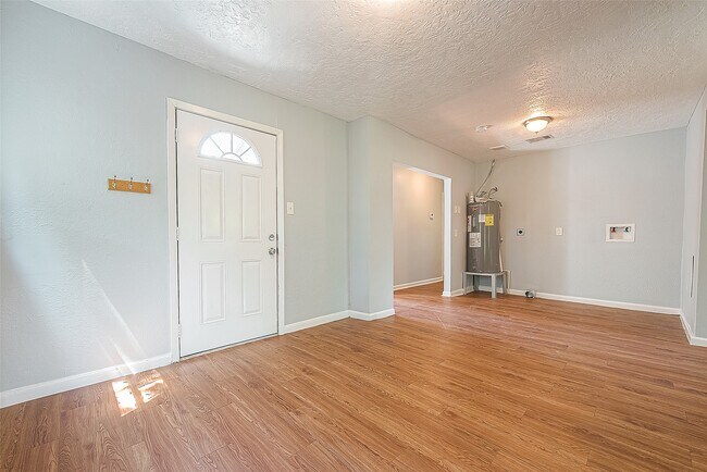 Building Photo - 4810 Carmen St