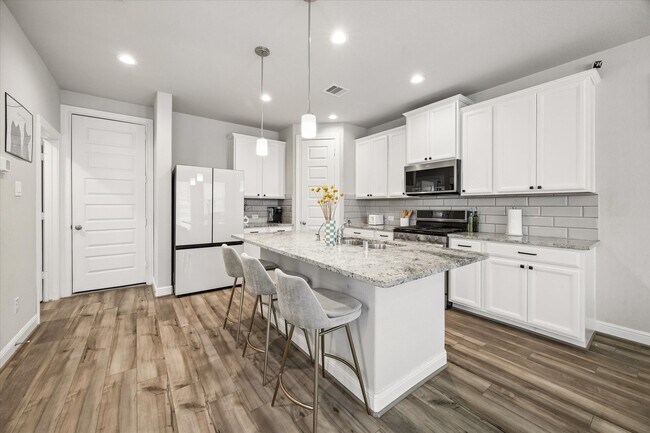 Building Photo - 9808 Rugged Oaks Dr
