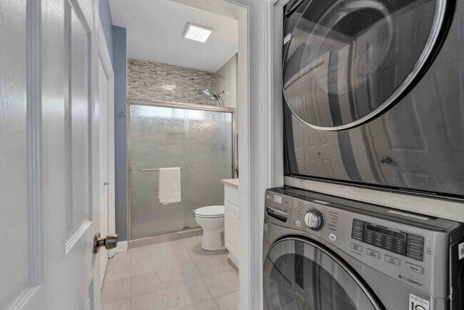 Building Photo - 61 Sunfish St