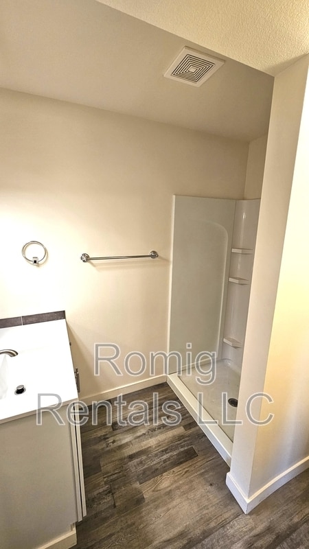 Building Photo - Cent- 1206 B Street