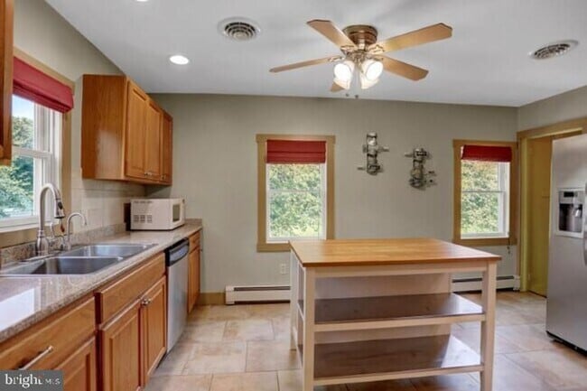 Building Photo - Colonial Park Ranch on half acre lot CD Sc...