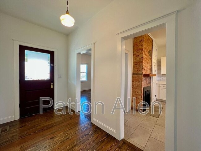 Building Photo - 125 Burton St