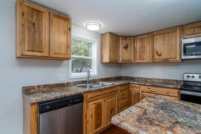 Building Photo - Recently Updated Single Family Home Available