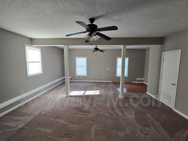 Building Photo - 3844 Creek Ct