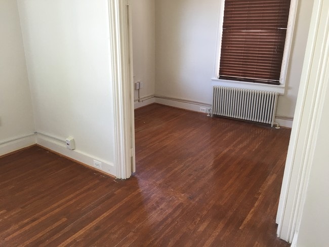 Building Photo - 3677 Park Ave