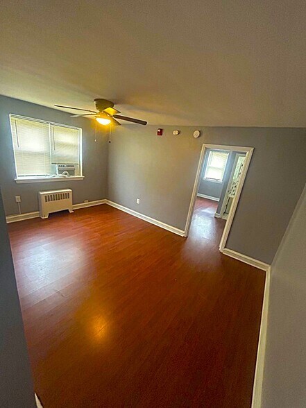 Primary Photo - 7535 Thouron Ave