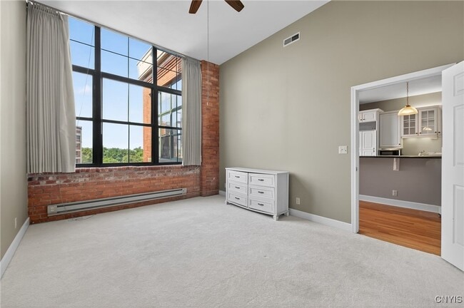 Building Photo - 526 Plum St
