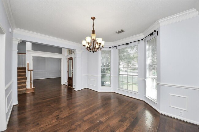 Building Photo - 623 Airybrook Ln