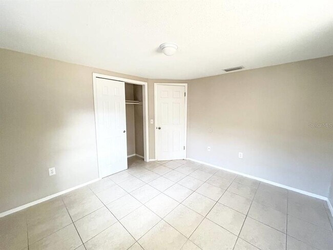 Building Photo - 5803 Delaware Ave