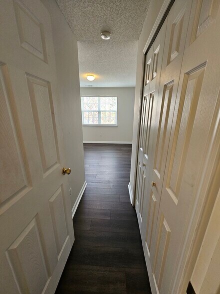 Building Photo - 10887 Holly Ridge Blvd
