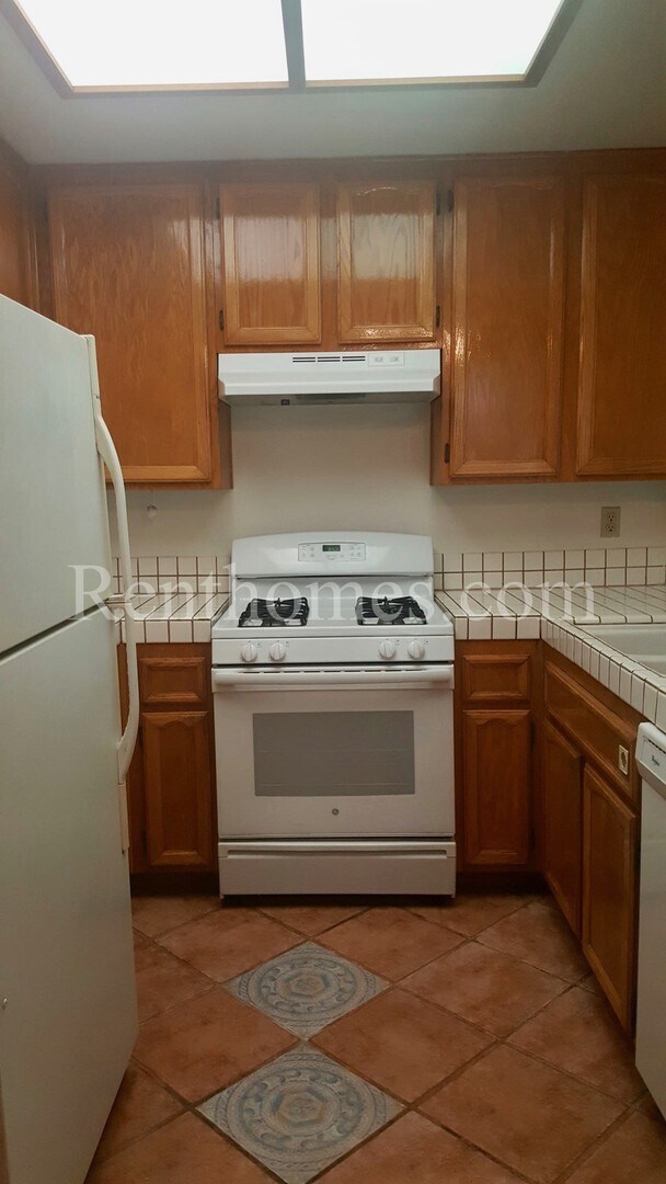 Building Photo - Mira Mesa, 11530 Caminito La Bar #121- Lig...