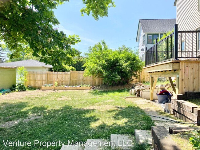 Building Photo - 3 br, 2 bath House - N89 W16229 Main St