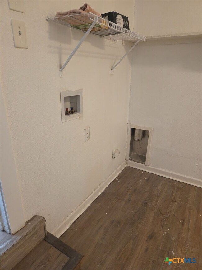 Building Photo - 1315 Estes Dr