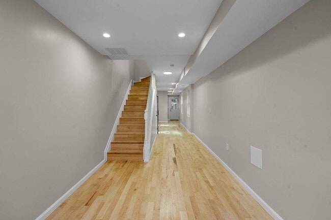 Building Photo - 707 S Bethel St