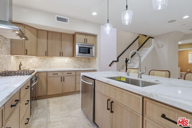 Building Photo - 5187 Knollwood Way