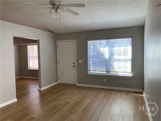 Building Photo - 136 Quail Hollow Dr