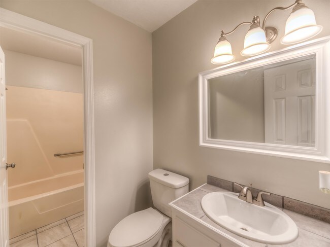 Building Photo - 17 Lakeside Ct