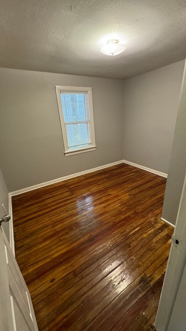 Building Photo - Cozy 2/1 For Rent! Ask About Our Move In S...