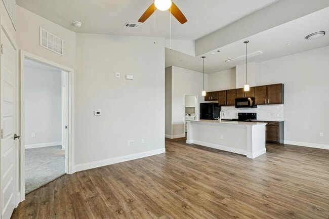 Building Photo - Sherwood Oaks