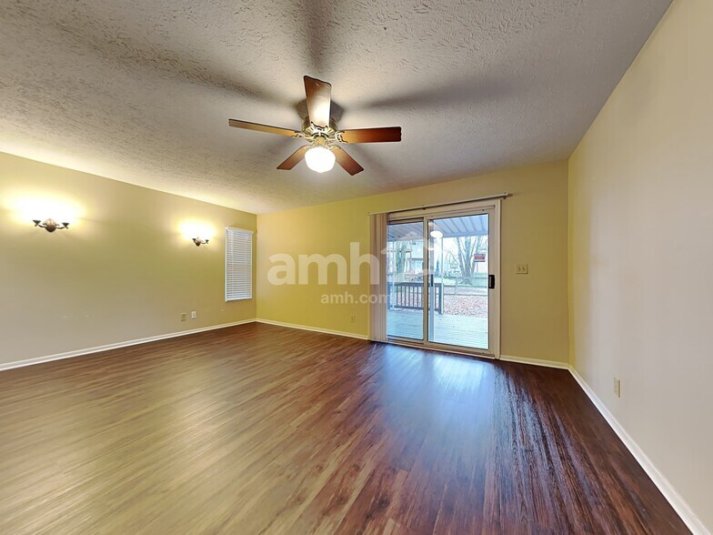 Building Photo - 6785 Upland Ct