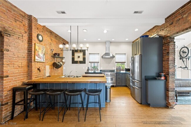Building Photo - 1453 W 52nd St