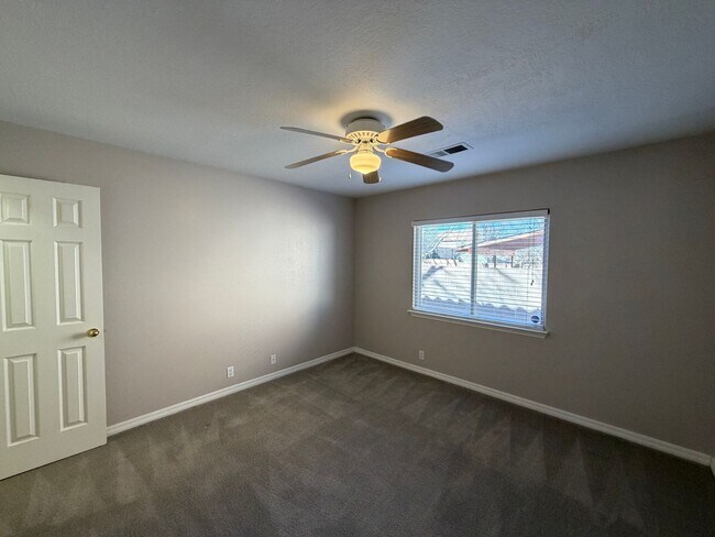 Building Photo - 3 Bedroom Home Near Louisiana Blvd NE & Paseo Del Norte Blvd NE!