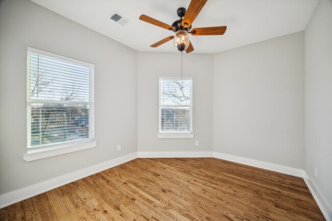 Building Photo - 1003 E 28th St