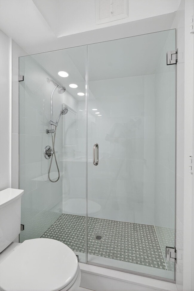 Building Photo - 110 Shore Ct