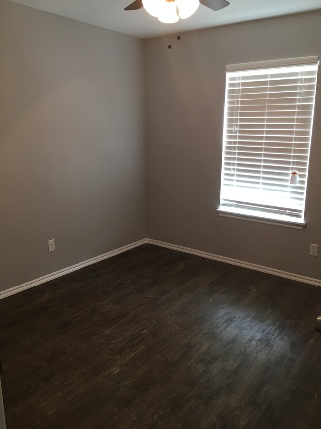 Building Photo - 102 W Speer Ave