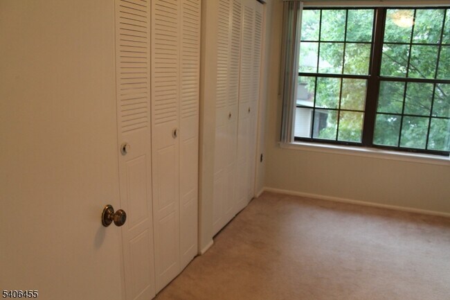 Building Photo - 55 Crabapple Ln