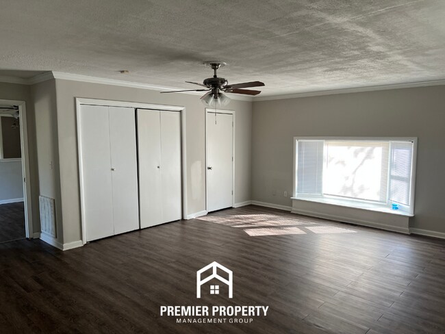 Building Photo - 2322 Rodgers Dr NE