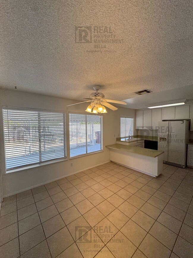 Building Photo - 55+ Community Gem: Open Floor Plan, Large Backyard & Clubhouse Amenities