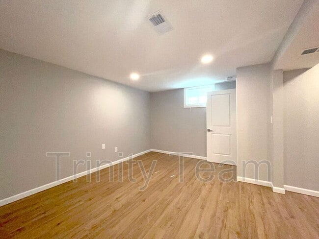 Building Photo - 1381 Xanadu St