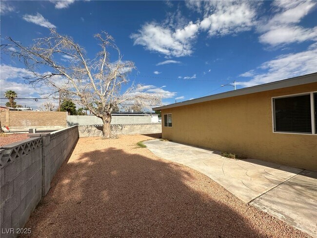 Building Photo - 5233 Lytton Ave