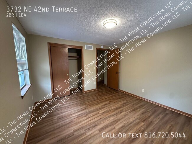 Building Photo - 3732 NE 42nd Terrace