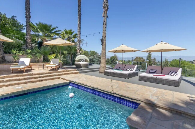 Building Photo - 3630 Gleneagles Dr