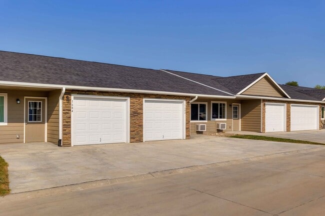Building Photo - 2 Bedroom, Single-story Townhomes for rent...