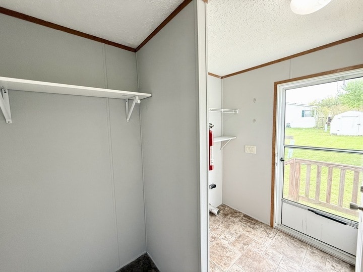 Building Photo - 15588 Pine Ridge Dr