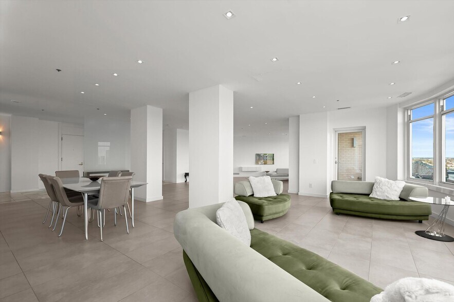 Building Photo - 100 Harborview Dr