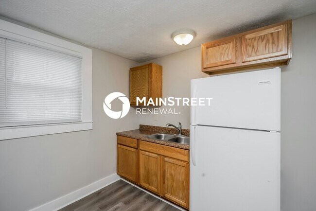 Building Photo - 4 Bedroom Pet-Friendly Home in Louisville, KY with Main Street Renewal