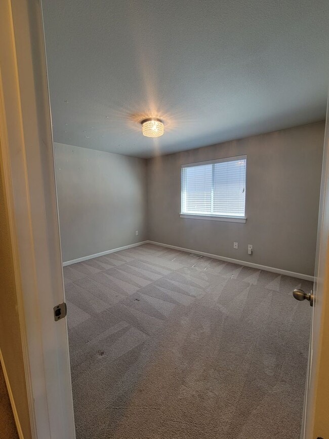 Building Photo - Elegant 4 Bedroom Home In Auburn