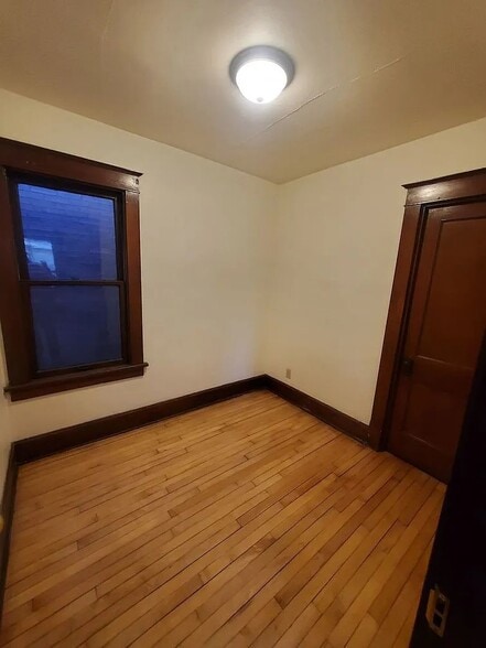 Building Photo - 1025 E Land Pl