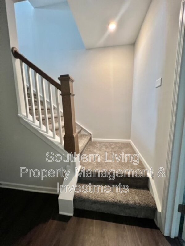 Building Photo - 6985 Waterstone Dr