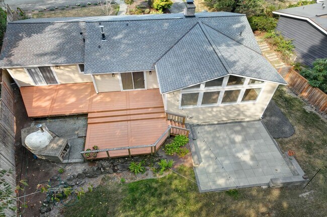 Building Photo - 3Bd/1.75Ba Bellevue House